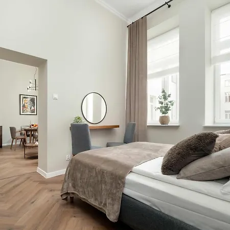 Jaracza Bright By Renters Apartment