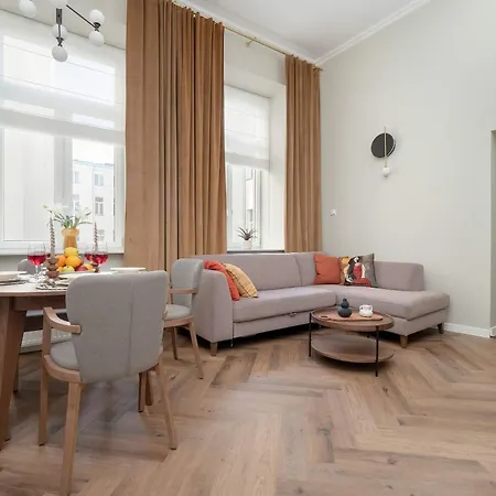 Apartment Jaracza Bright By Renters